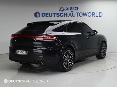 2021 Porsche CAYENNE photo 4