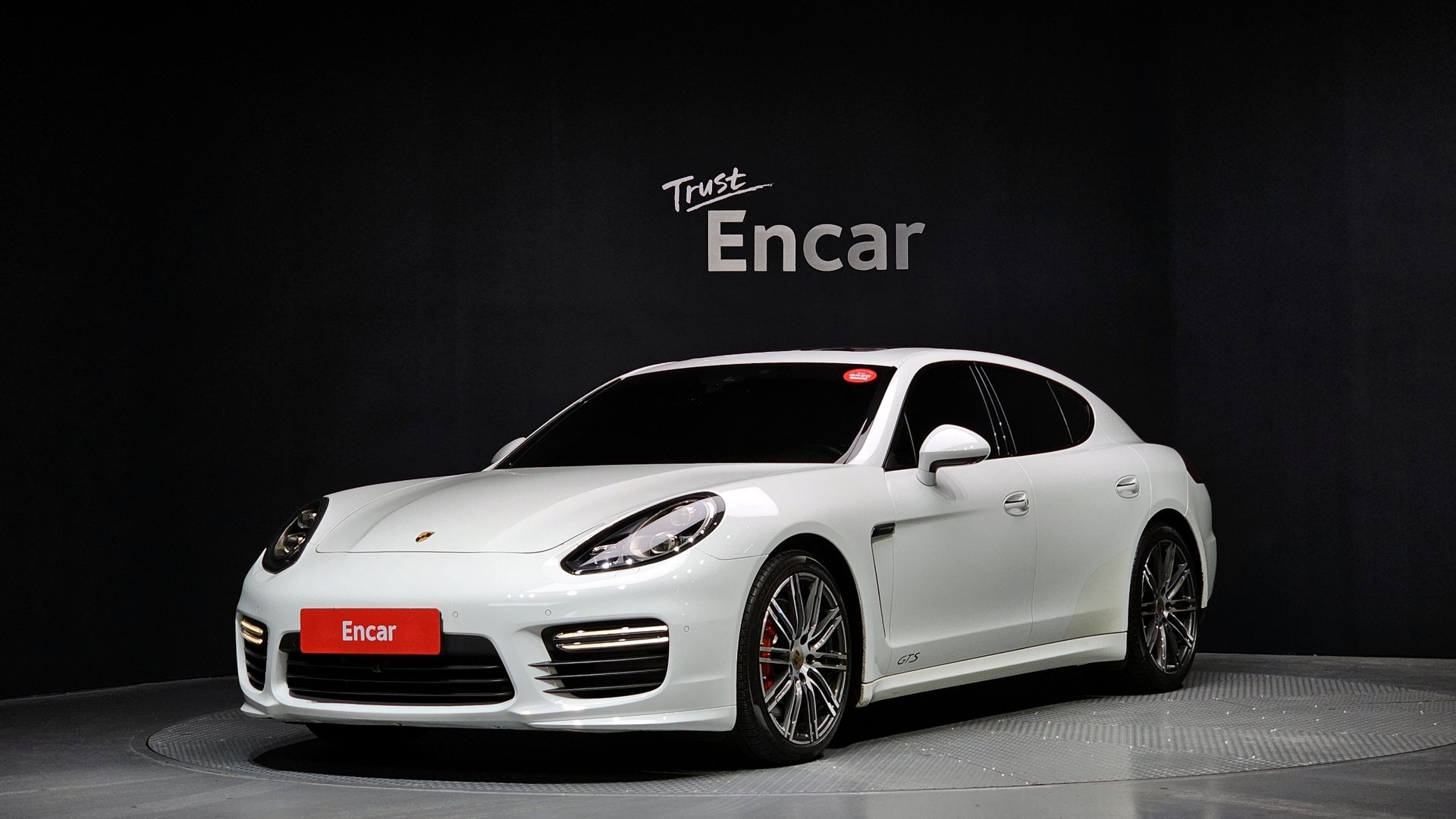 PORSCHE PANAMERA - View 1