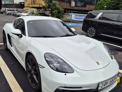 2018 Porsche 718 photo 7