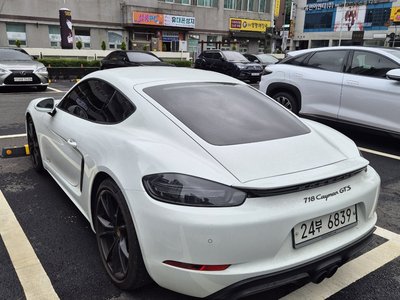 2018 Porsche 718 photo 2