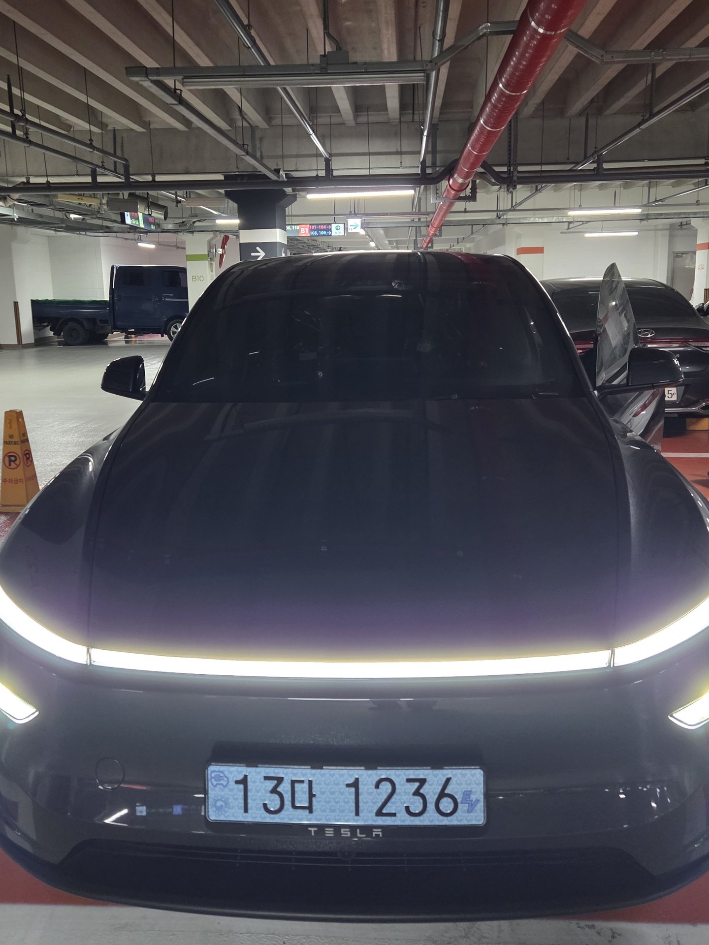 TESLA MODEL Y - View 1