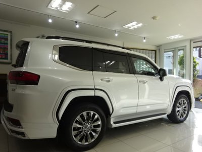 TOYOTA LAND CRUISER 300 - 9