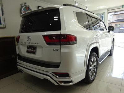 TOYOTA LAND CRUISER 300 - 10