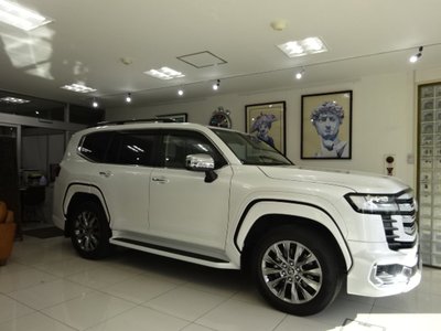 TOYOTA LAND CRUISER 300 - 6