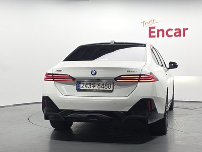 BMW 5 SERIES - 4