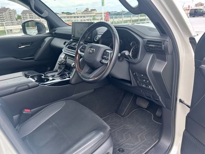 2023 Toyota LAND CRUISER 300 — миниатюра 17