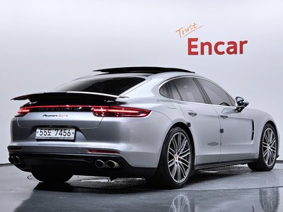 2018 Porsche PANAMERA 照片 3