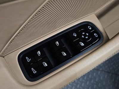 2018 Porsche PANAMERA thumbnail 34