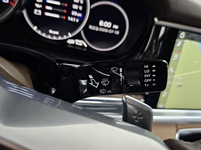 2018 Porsche PANAMERA thumbnail 36