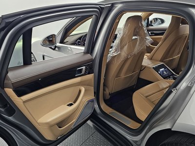 2018 Porsche PANAMERA thumbnail 18