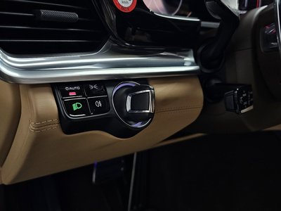 2018 Porsche PANAMERA thumbnail 29