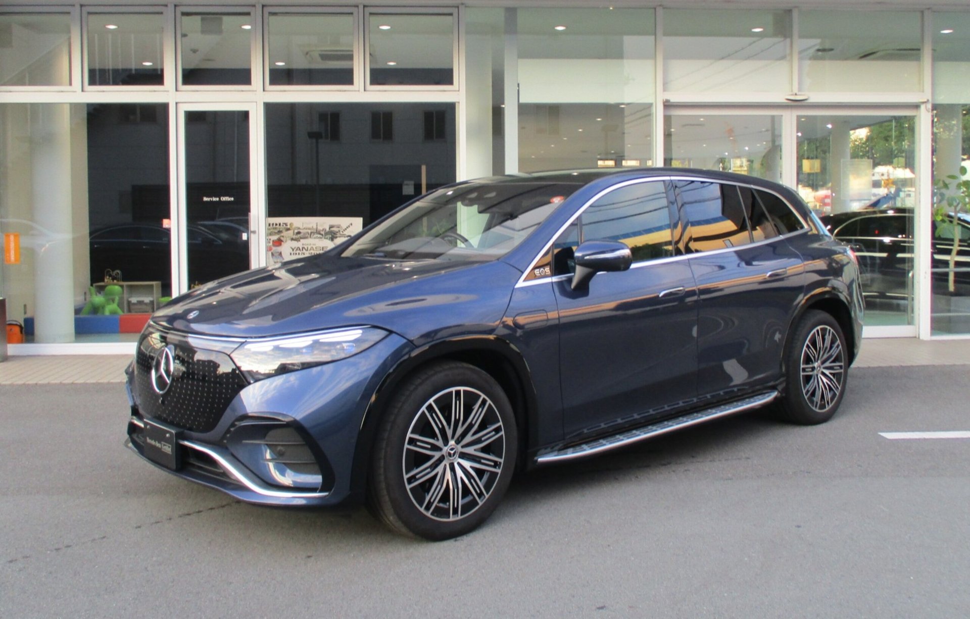 MERCEDES-BENZ EQS SUV - View 1