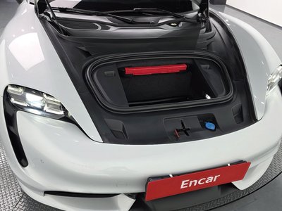 صورة 7 لـ 2021 Porsche TAYCAN