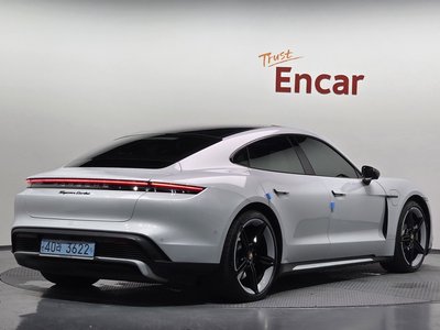 صورة 4 لـ 2021 Porsche TAYCAN