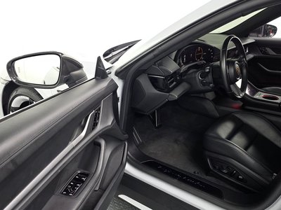 صورة 10 لـ 2021 Porsche TAYCAN