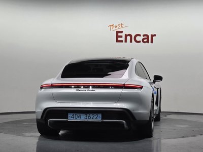 صورة 3 لـ 2021 Porsche TAYCAN