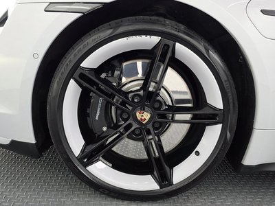 صورة 6 لـ 2021 Porsche TAYCAN