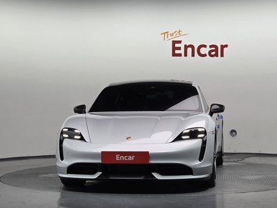 صورة 2 لـ 2021 Porsche TAYCAN