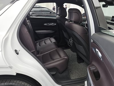 2021 Genesis GV70 — миниатюра 18