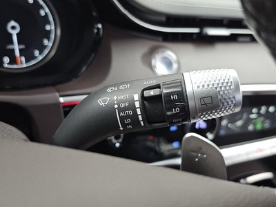 2021 Genesis GV70 — миниатюра 28