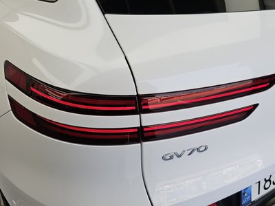 صورة 10 لـ 2021 Genesis GV70