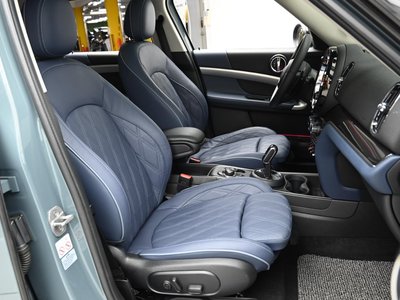 MINI COUNTRYMAN - 10