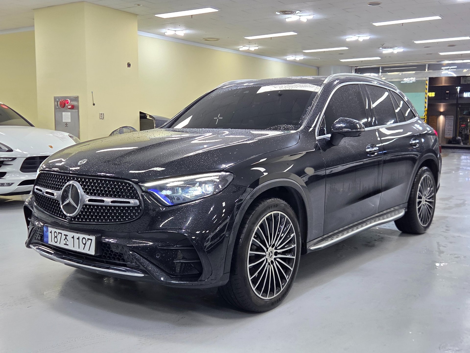 MERCEDES-BENZ GLC - View 1