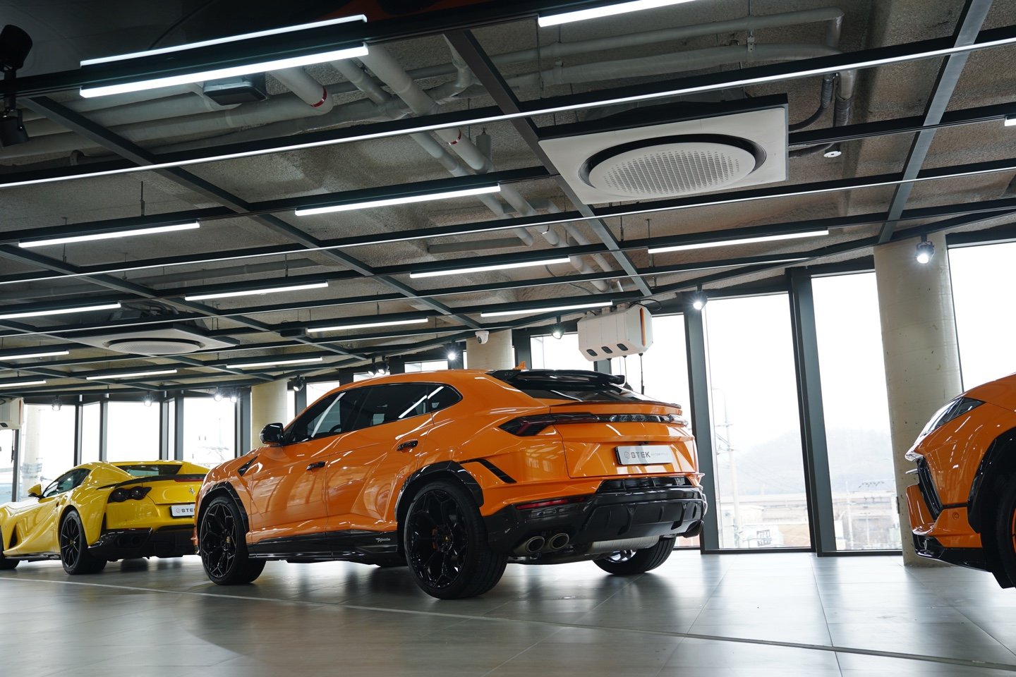 LAMBORGHINI URUS - View 1