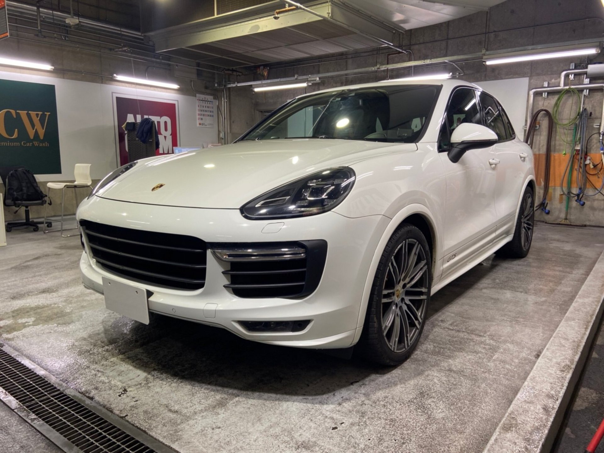 PORSCHE CAYENNE - View 1