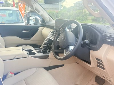 2025 Toyota LAND CRUISER 300 — миниатюра 12