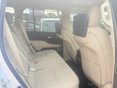 2025 Toyota LAND CRUISER 300 — миниатюра 20