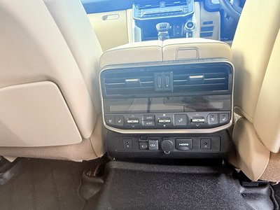 2025 Toyota LAND CRUISER 300 — миниатюра 15
