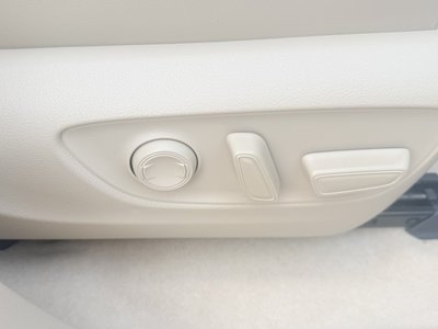 2025 Toyota LAND CRUISER 300 — миниатюра 24