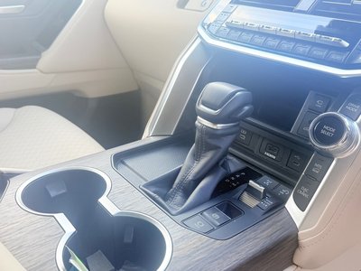 2025 Toyota LAND CRUISER 300 — миниатюра 13