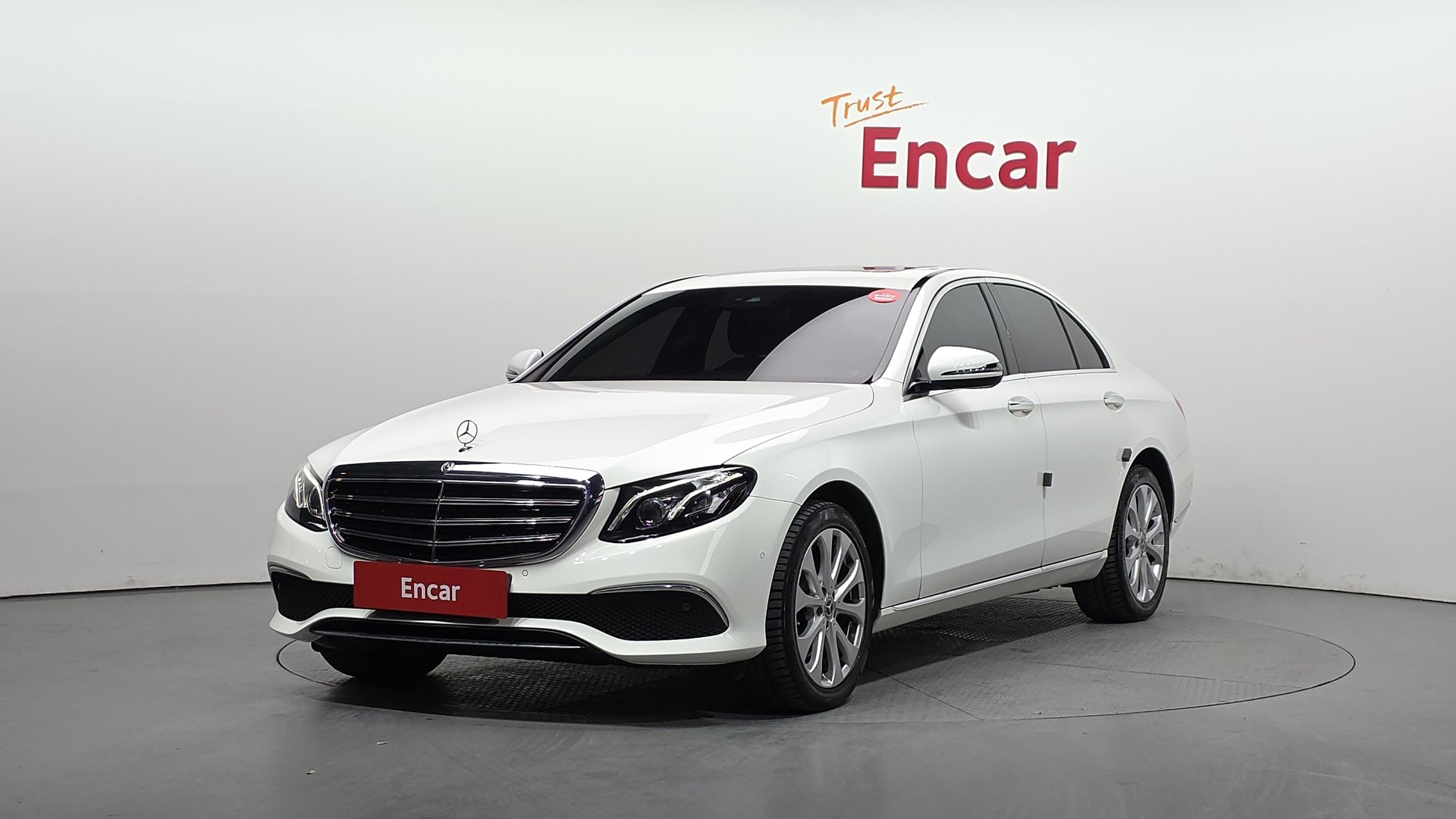 MERCEDES-BENZ E-CLASS - View 1