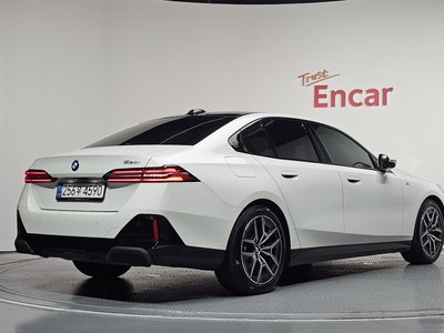 2025 BMW 5 SERIES 照片 3