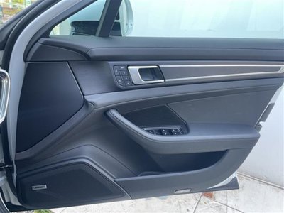 PORSCHE PANAMERA - 4