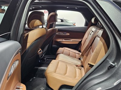 2022 Genesis GV70 — миниатюра 17