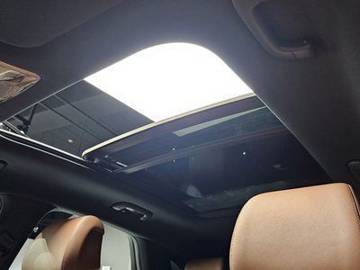 2022 Genesis GV70 — миниатюра 23