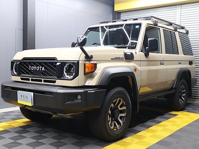 TOYOTA LAND CRUISER 70 - 8