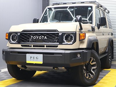 TOYOTA LAND CRUISER 70 - 1