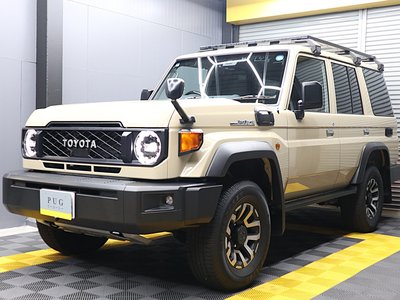 TOYOTA LAND CRUISER 70 - 7