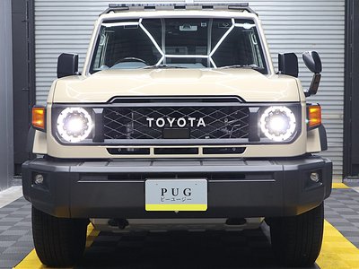 TOYOTA LAND CRUISER 70 - 5