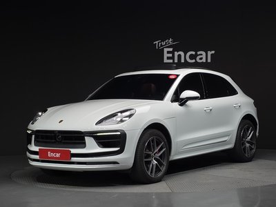 PORSCHE MACAN - 1