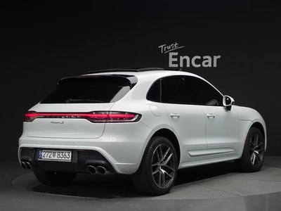 PORSCHE MACAN - 4