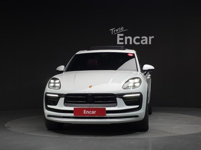 PORSCHE MACAN - 2