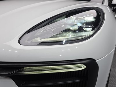 PORSCHE MACAN - 9