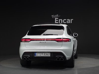 PORSCHE MACAN - 3