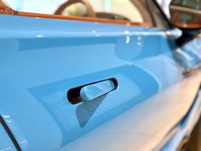 ASTON MARTIN DBX - 9