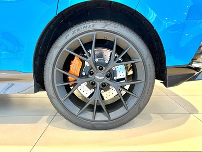 ASTON MARTIN DBX - 7